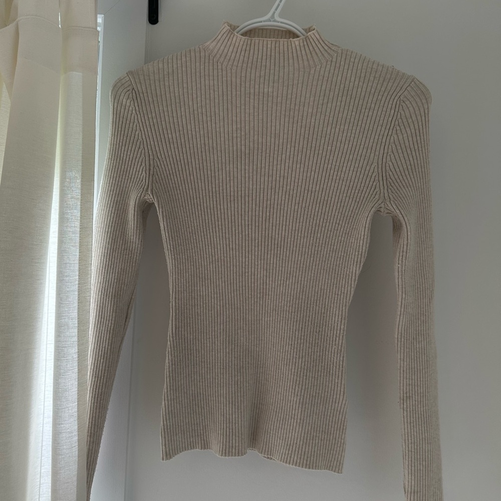 Ribbed mock turtleneck